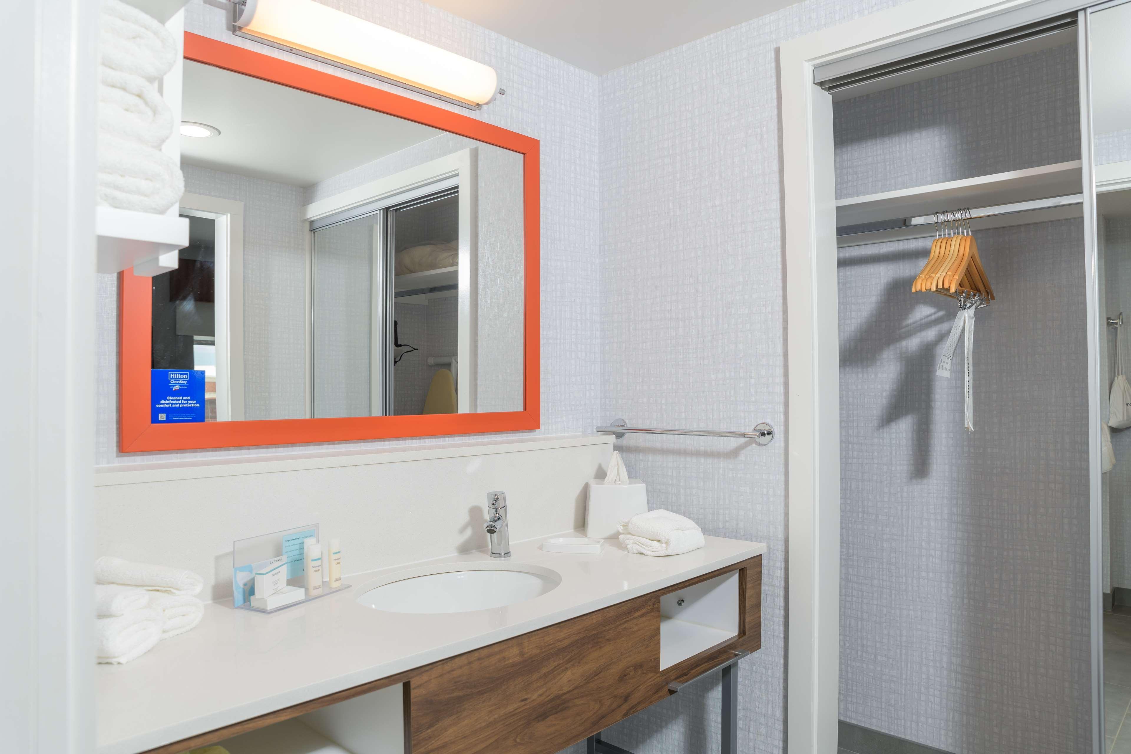 Hampton Inn & Suites Erie Bayfront Экстерьер фото