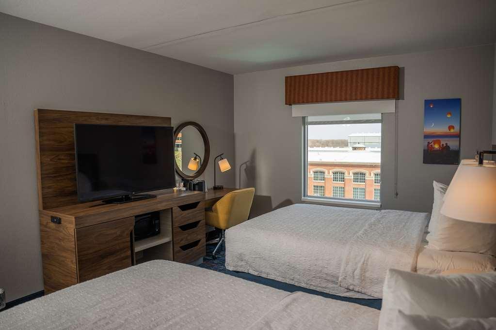 Hampton Inn & Suites Erie Bayfront Номер фото