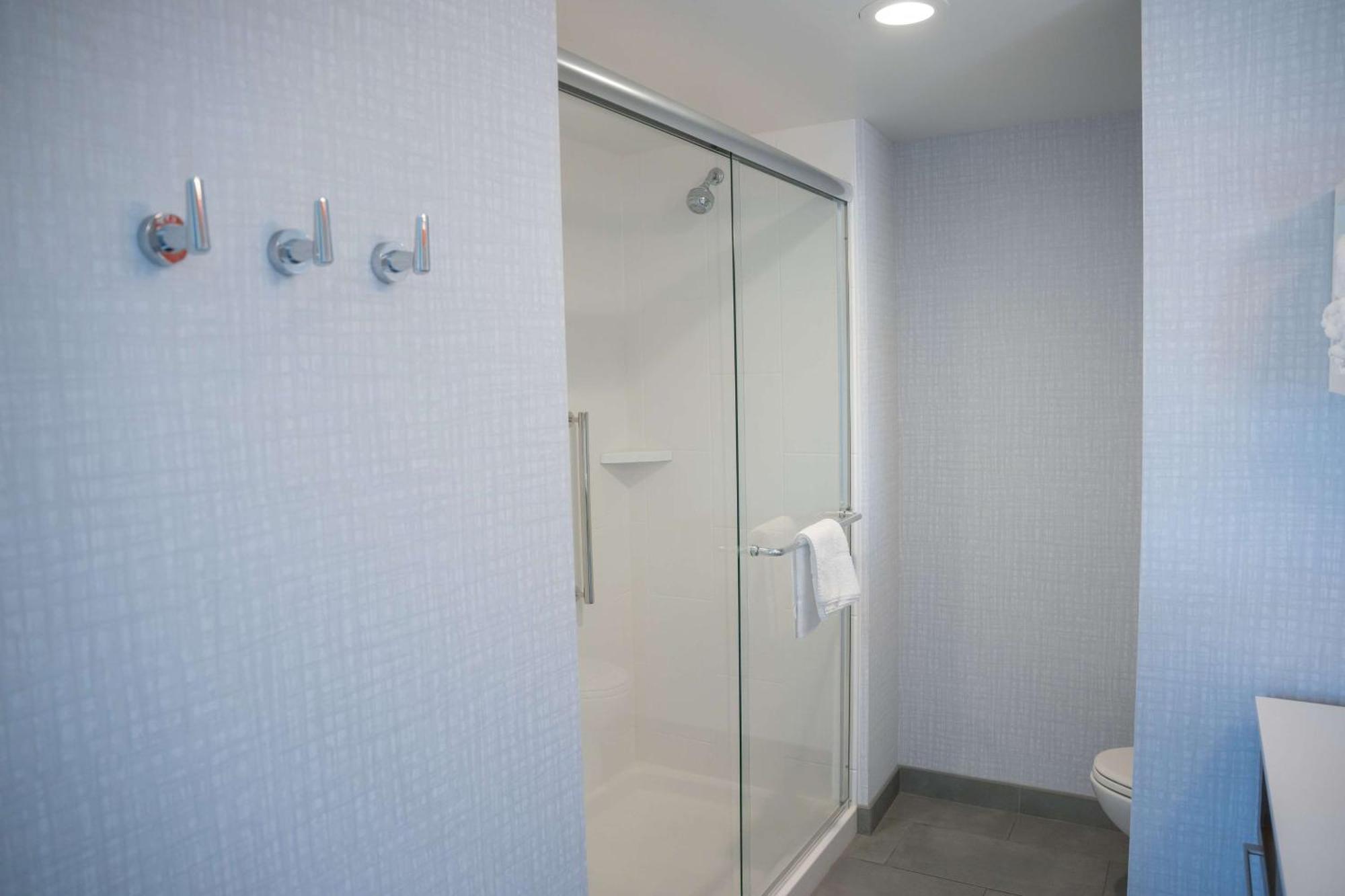 Hampton Inn & Suites Erie Bayfront Экстерьер фото