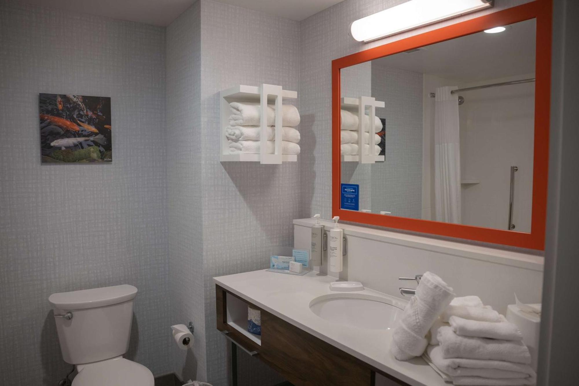 Hampton Inn & Suites Erie Bayfront Экстерьер фото