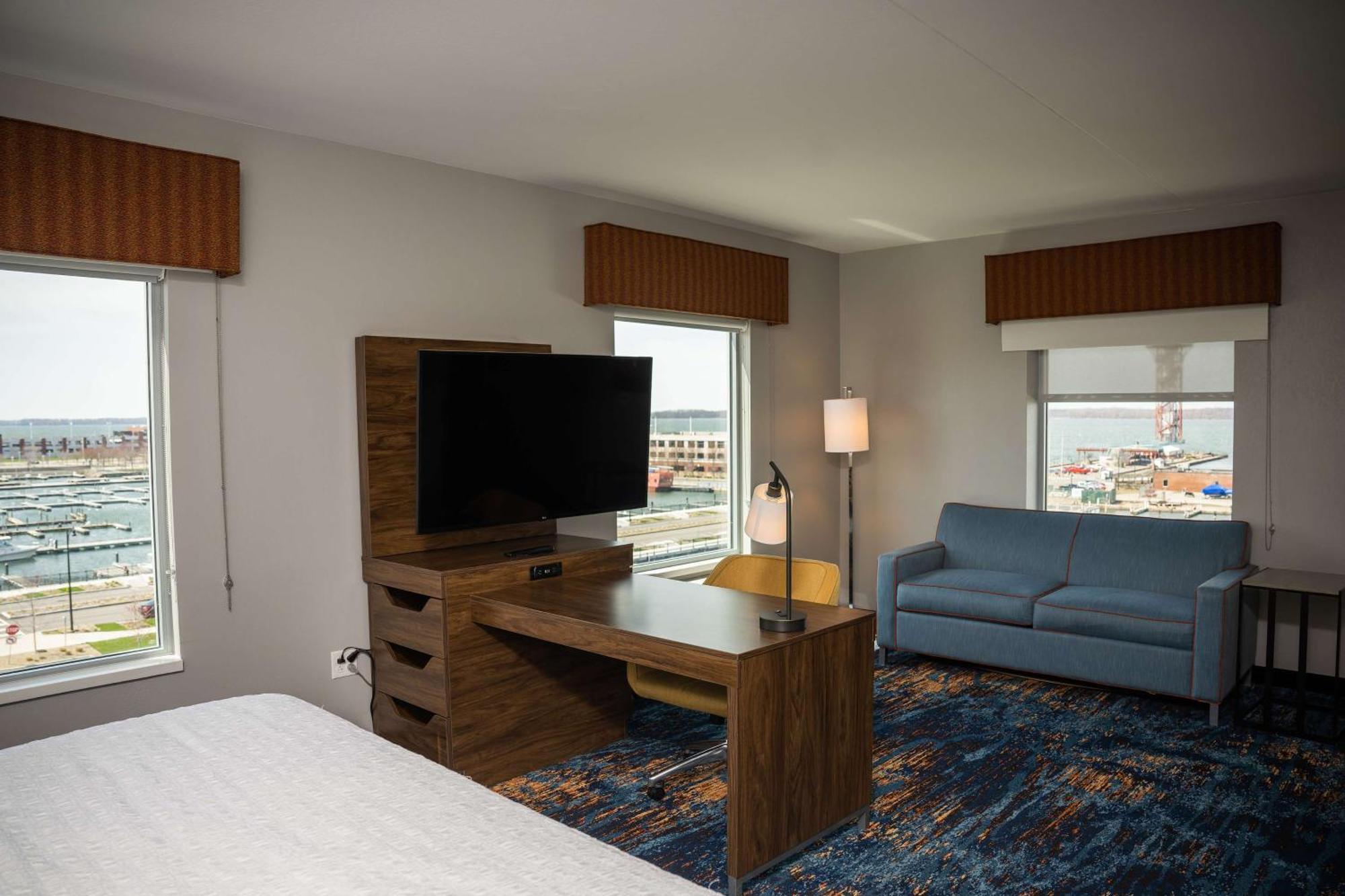 Hampton Inn & Suites Erie Bayfront Экстерьер фото