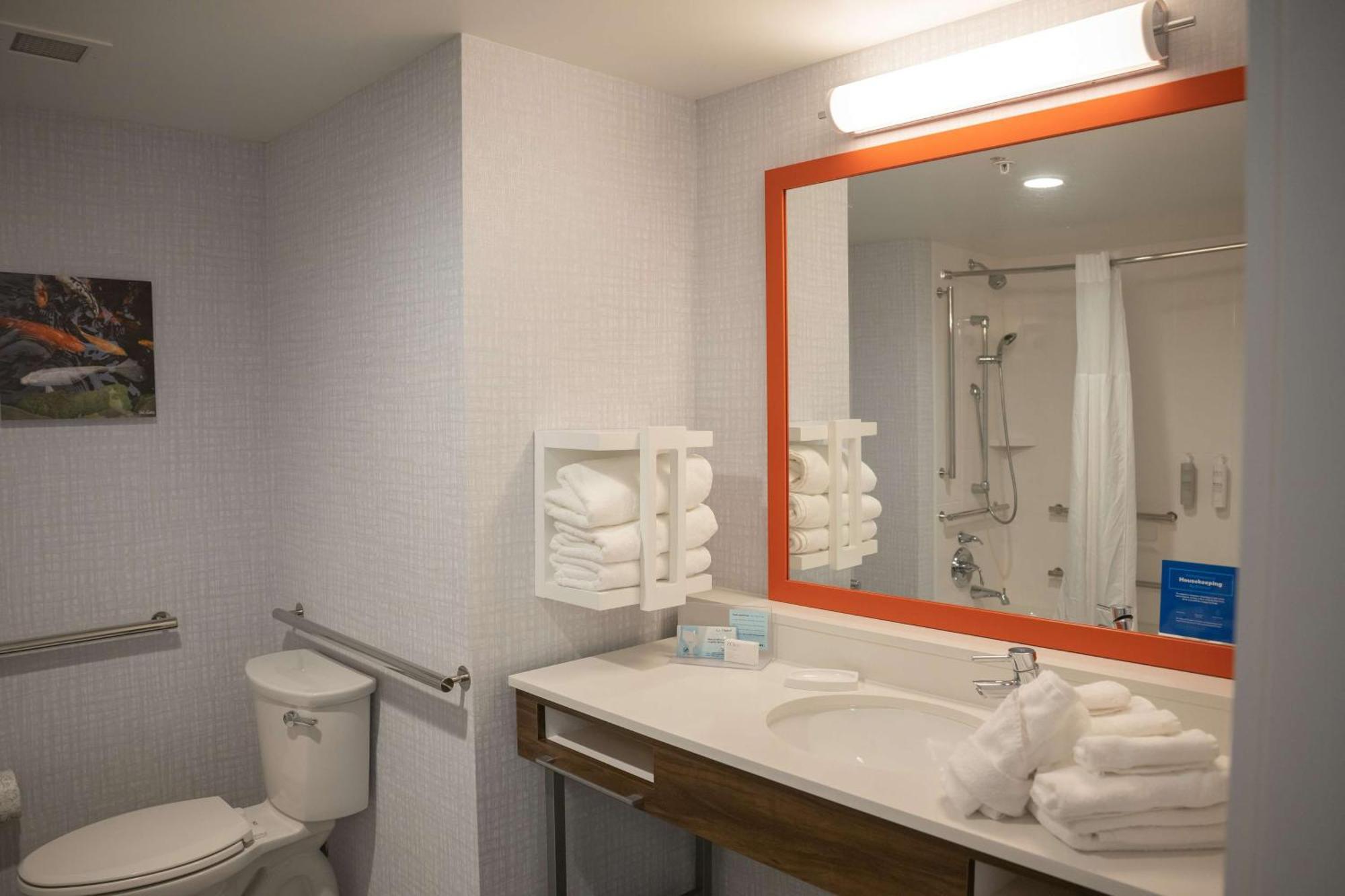 Hampton Inn & Suites Erie Bayfront Экстерьер фото
