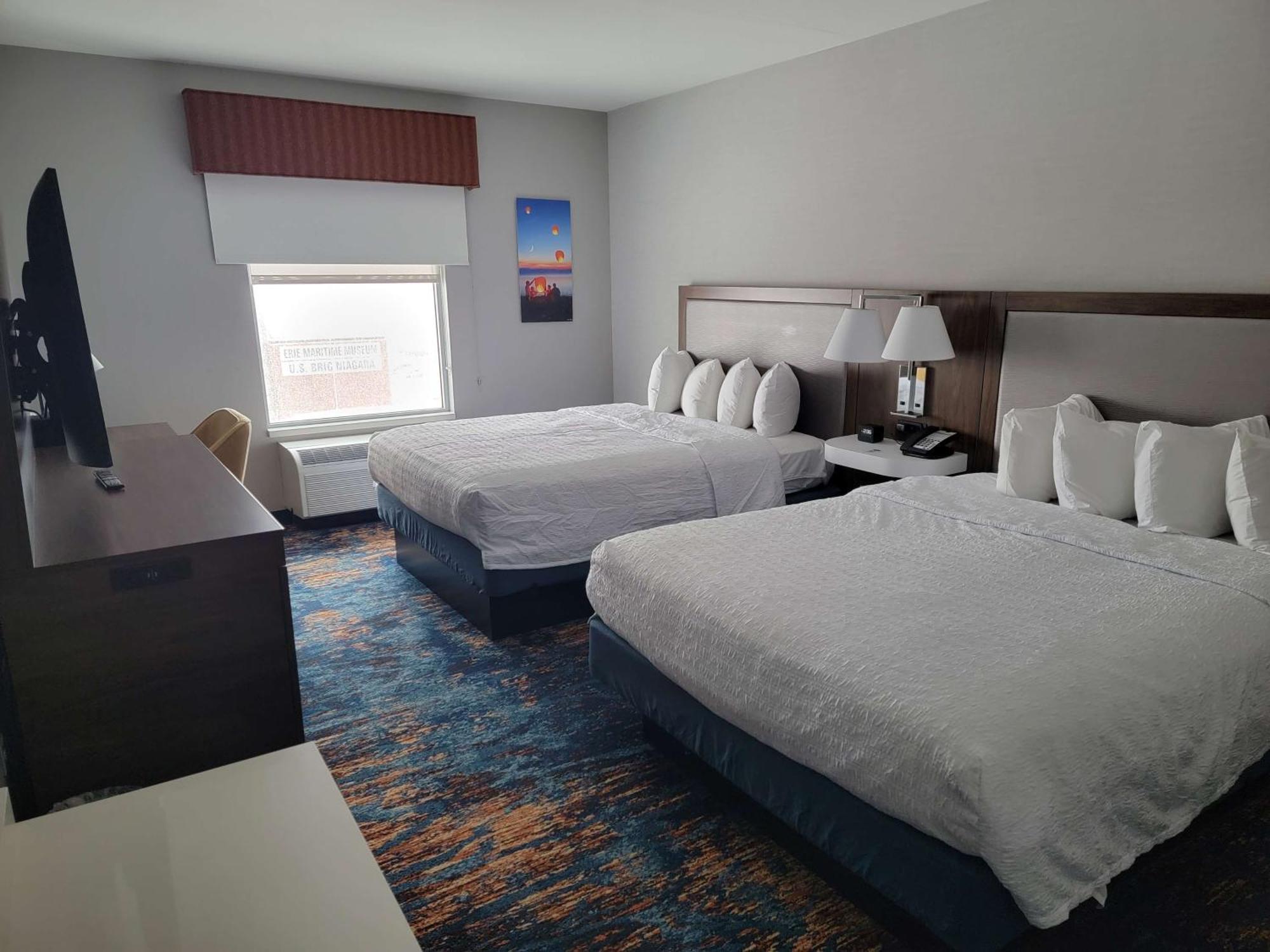Hampton Inn & Suites Erie Bayfront Экстерьер фото