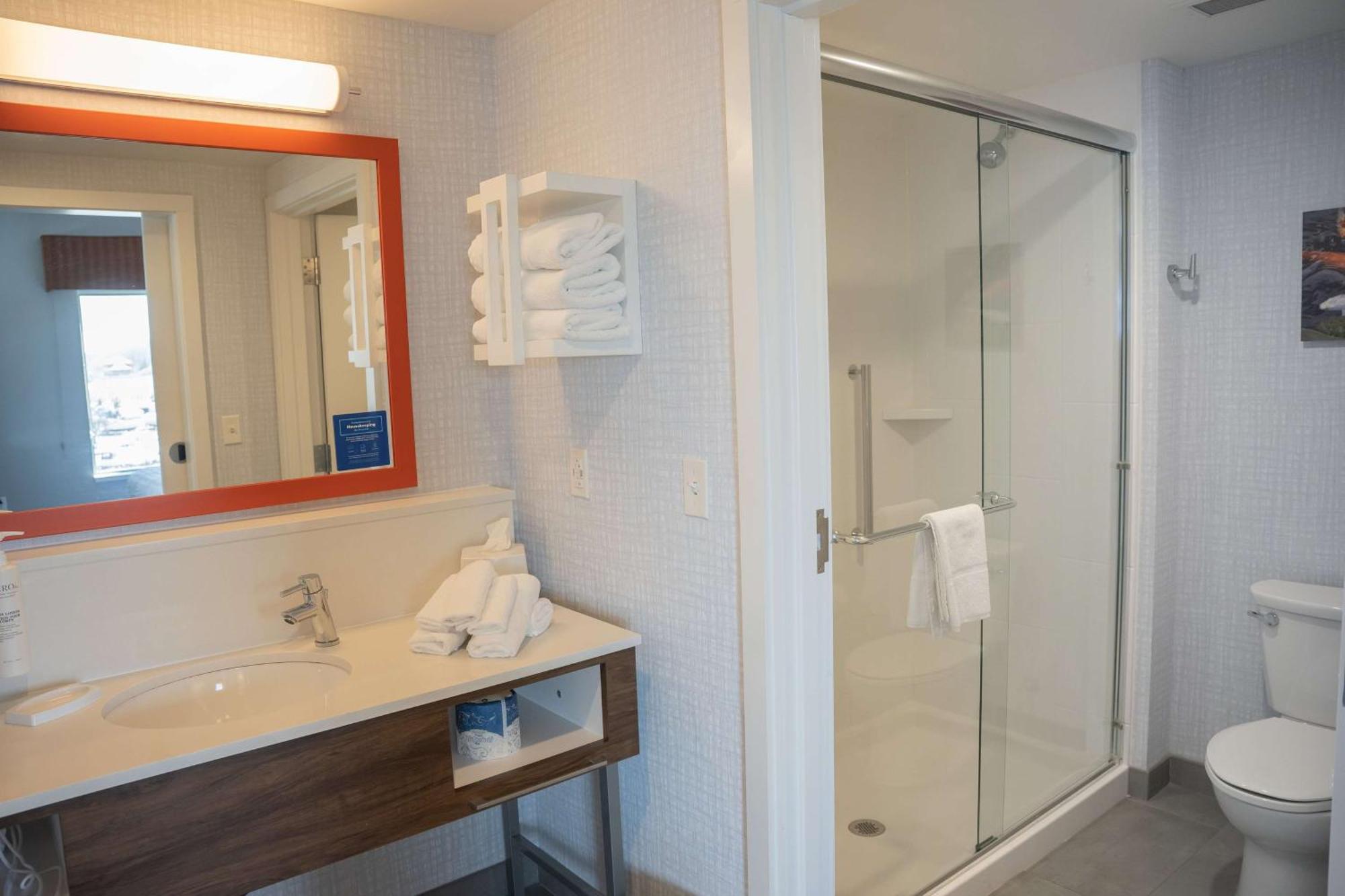 Hampton Inn & Suites Erie Bayfront Экстерьер фото