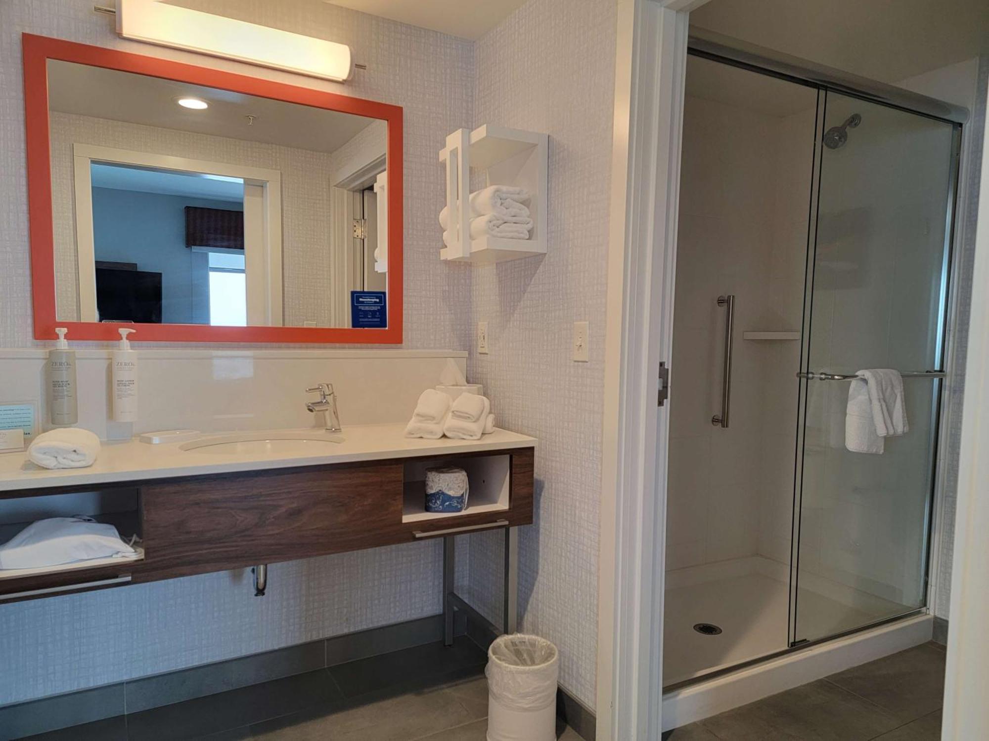 Hampton Inn & Suites Erie Bayfront Экстерьер фото