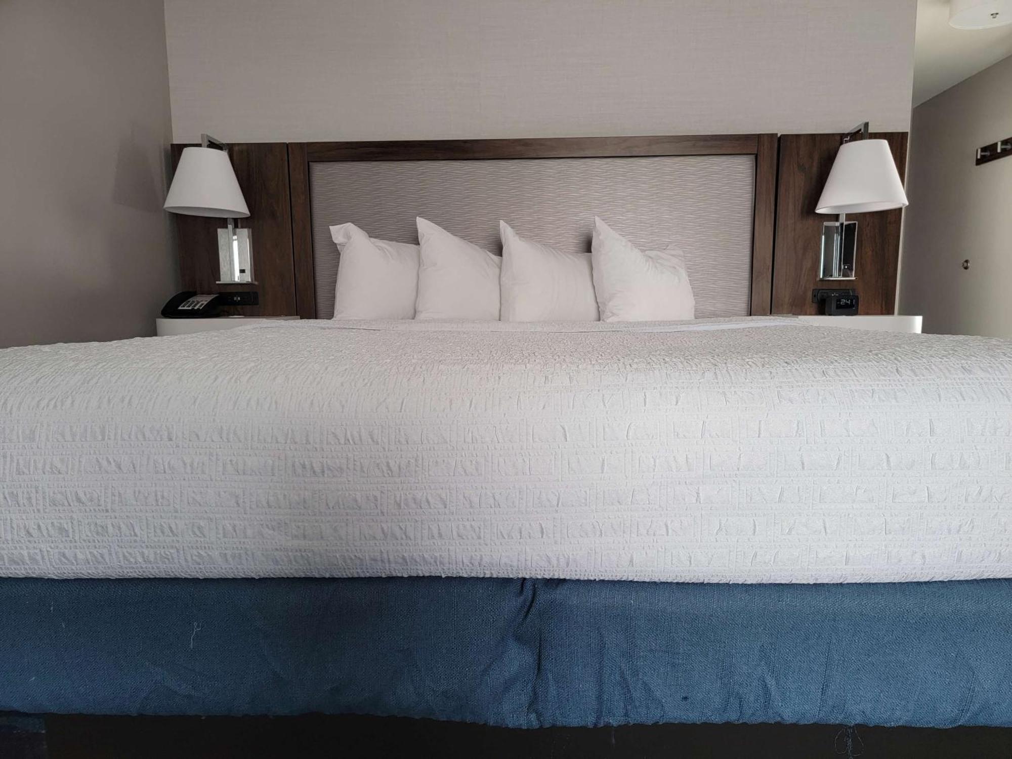 Hampton Inn & Suites Erie Bayfront Экстерьер фото
