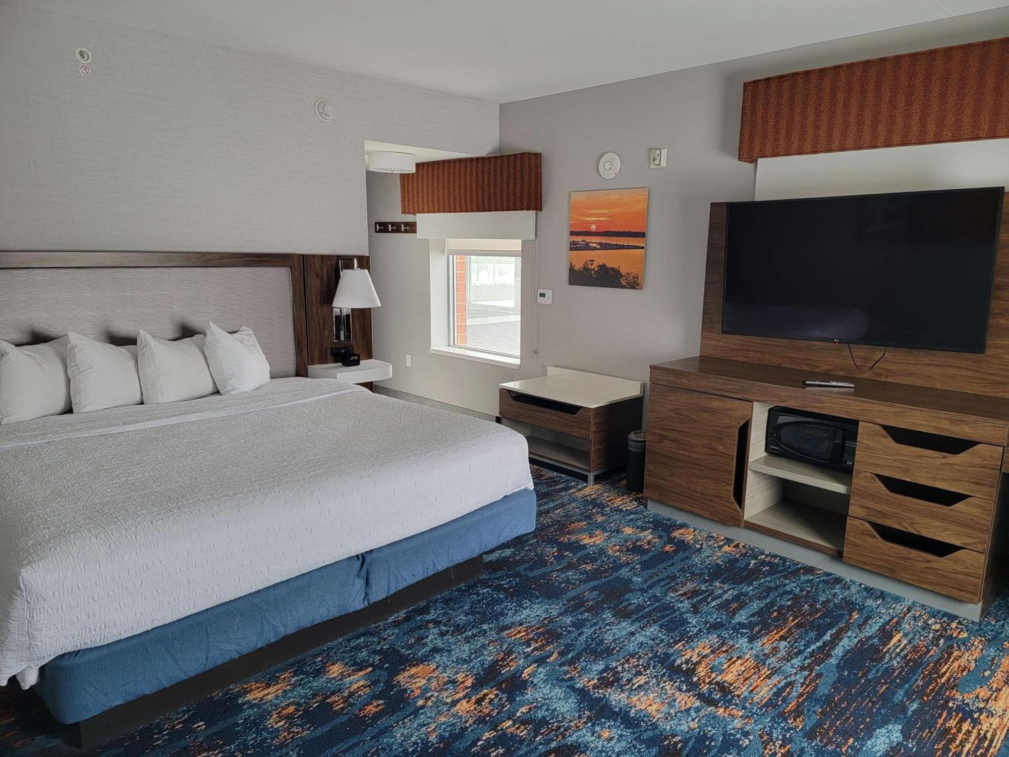 Hampton Inn & Suites Erie Bayfront Экстерьер фото