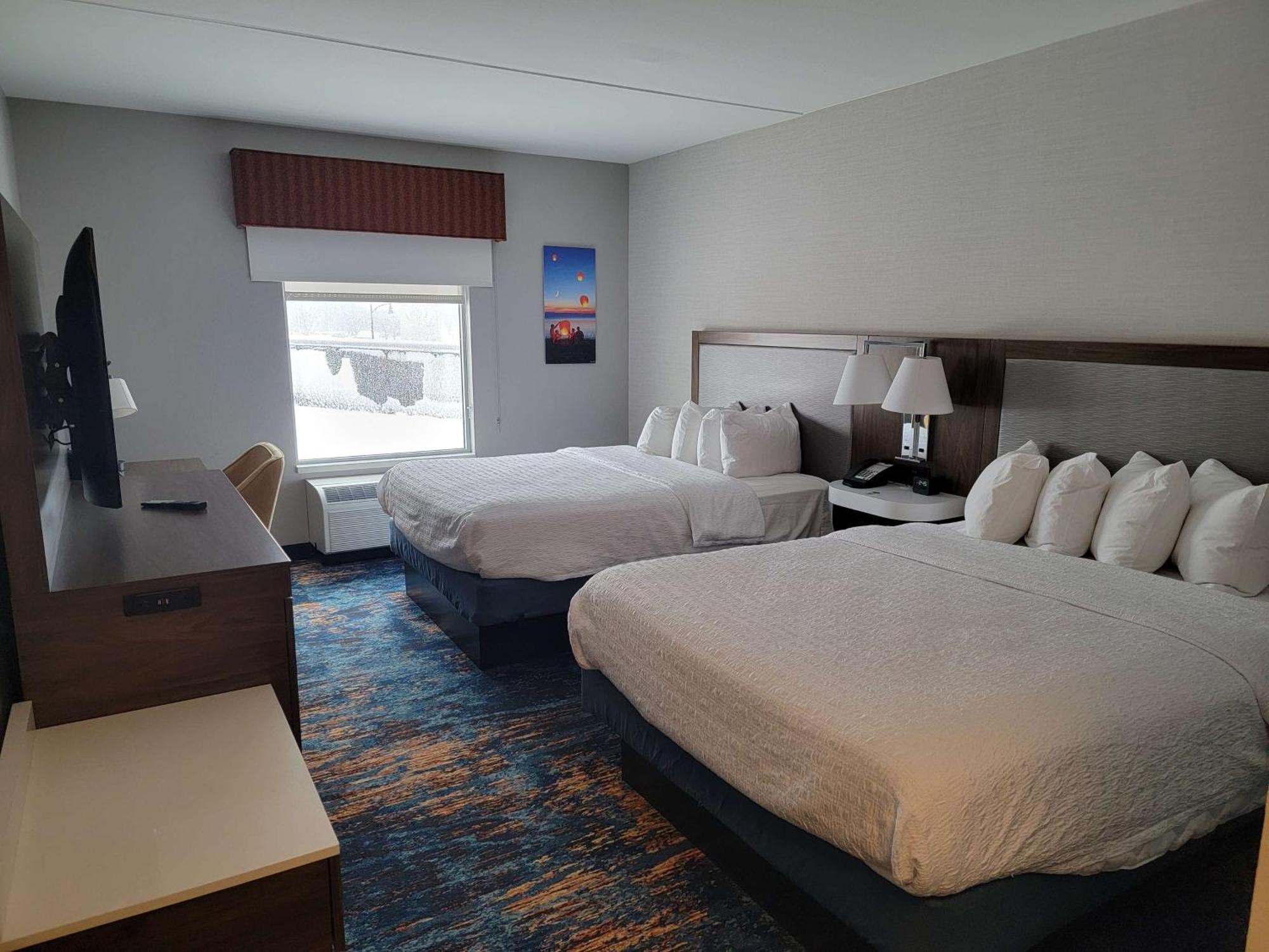 Hampton Inn & Suites Erie Bayfront Экстерьер фото