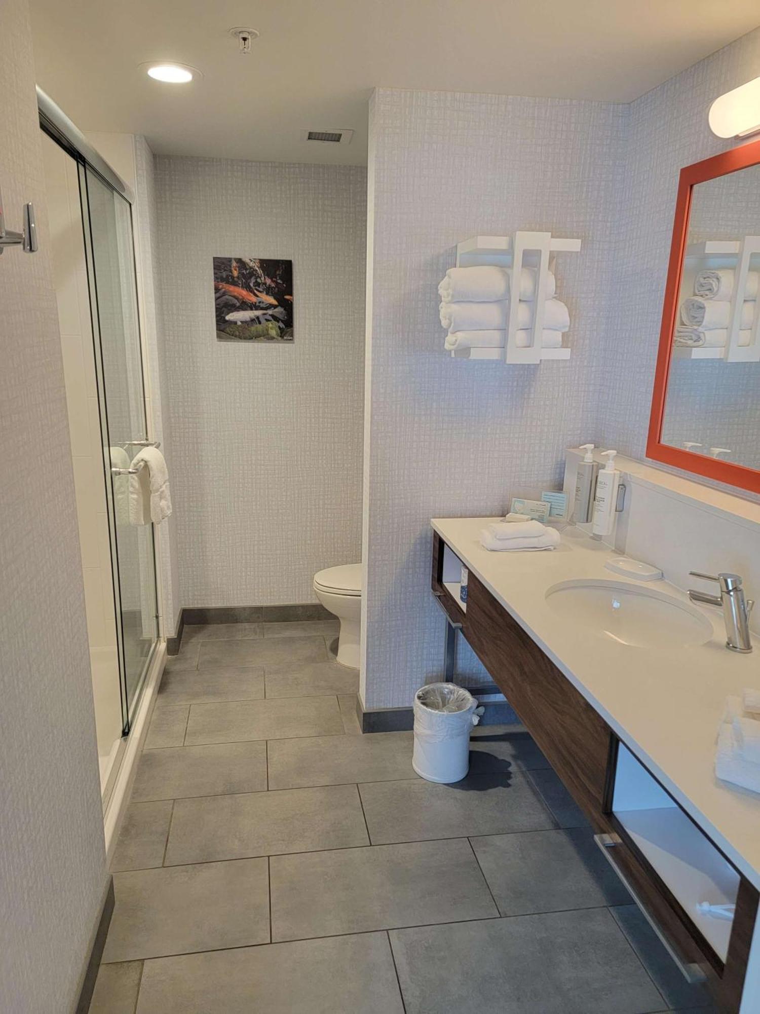 Hampton Inn & Suites Erie Bayfront Экстерьер фото