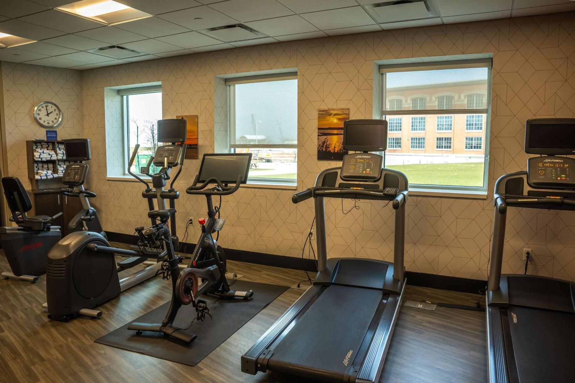 Hampton Inn & Suites Erie Bayfront Экстерьер фото