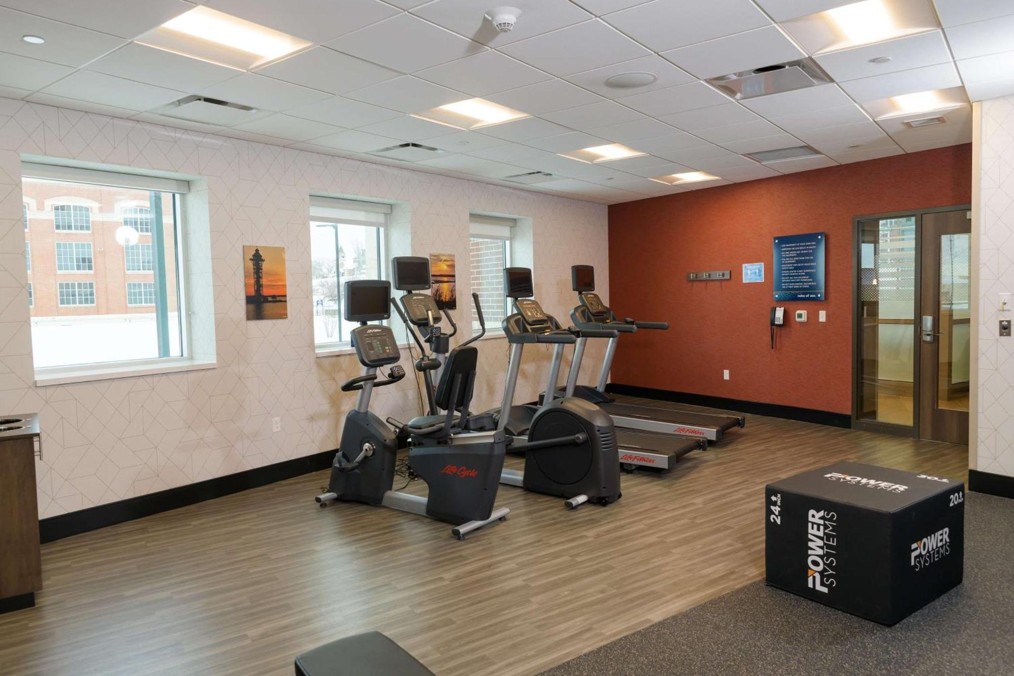 Hampton Inn & Suites Erie Bayfront Экстерьер фото
