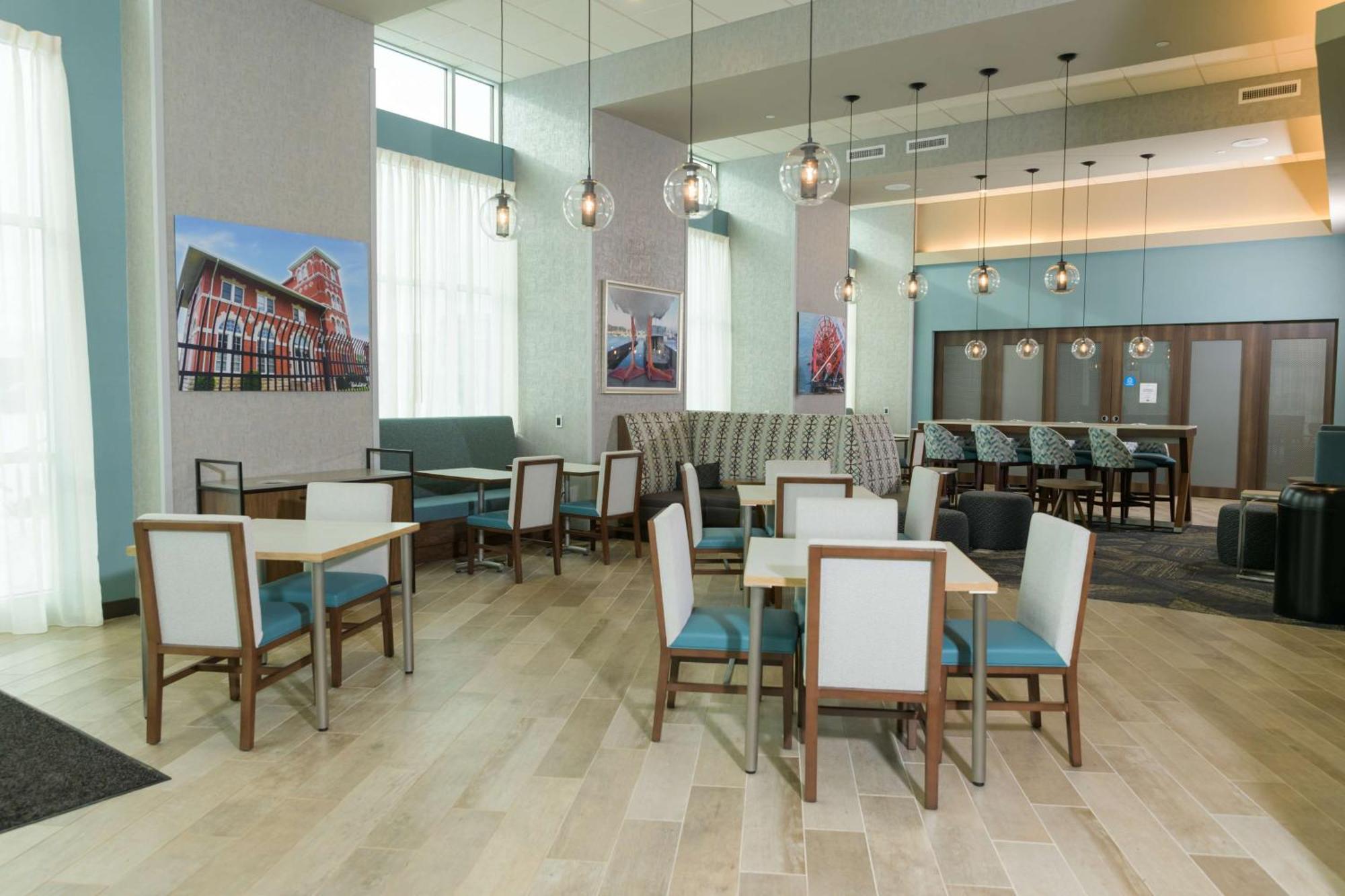 Hampton Inn & Suites Erie Bayfront Экстерьер фото