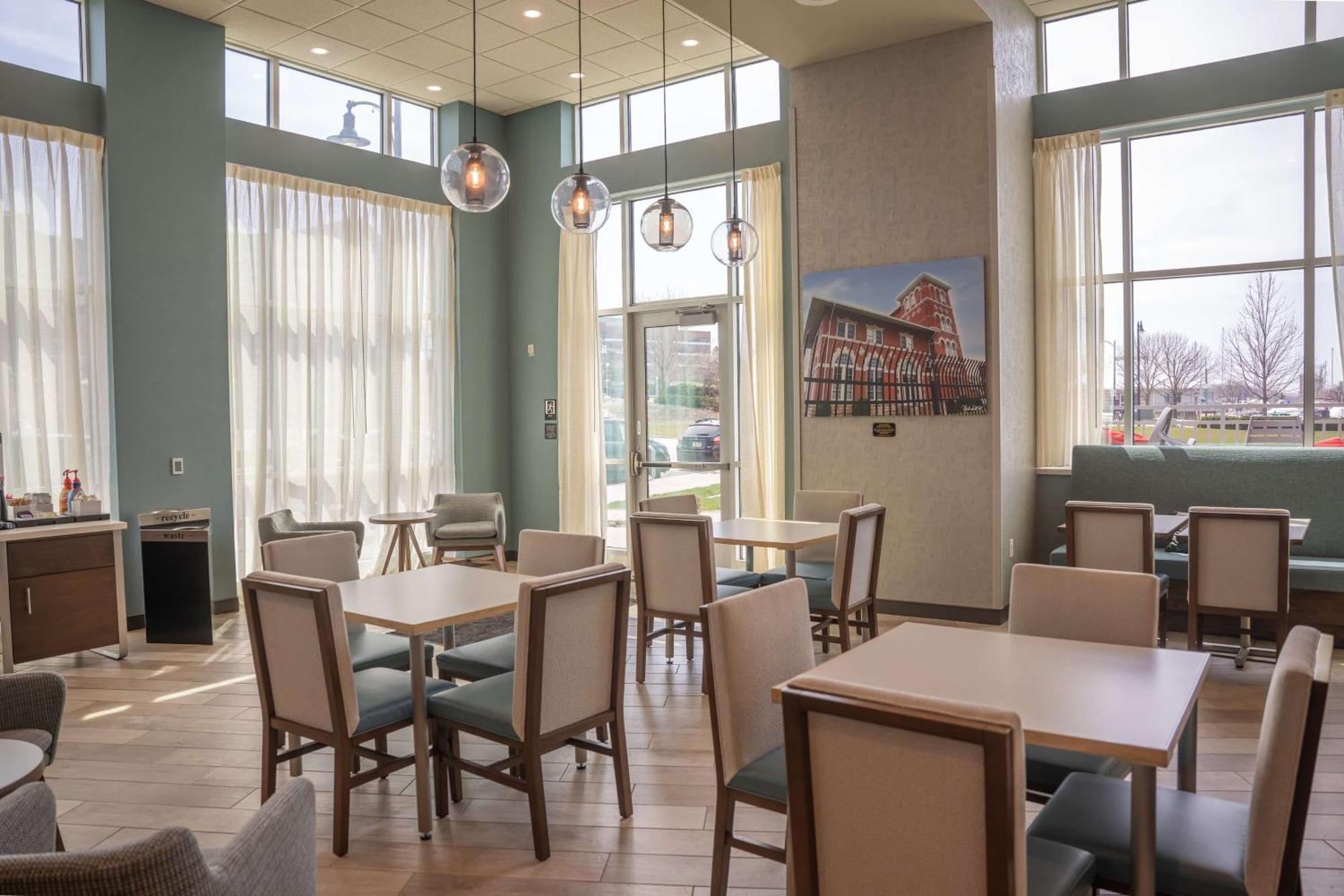 Hampton Inn & Suites Erie Bayfront Экстерьер фото