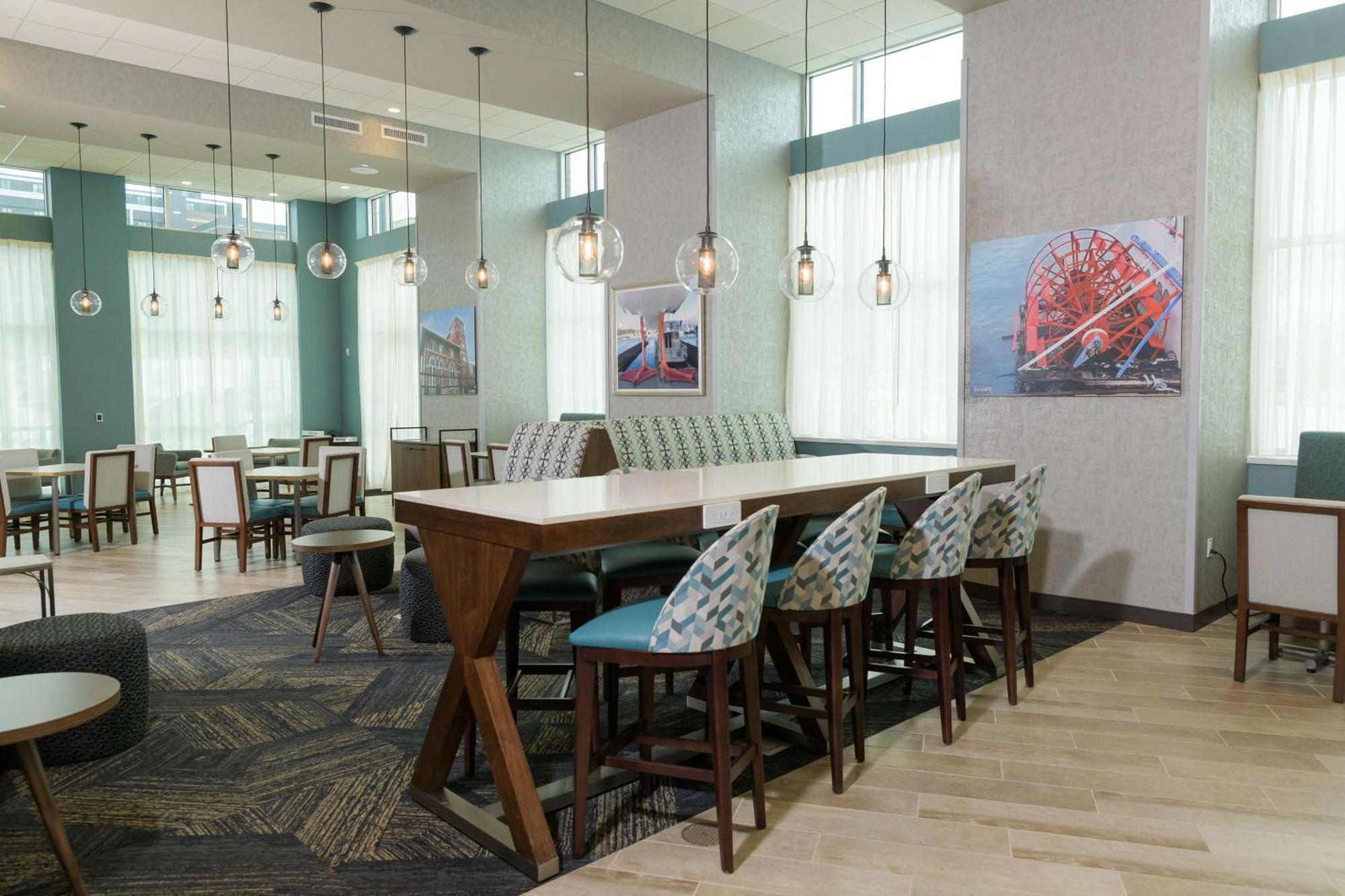 Hampton Inn & Suites Erie Bayfront Экстерьер фото