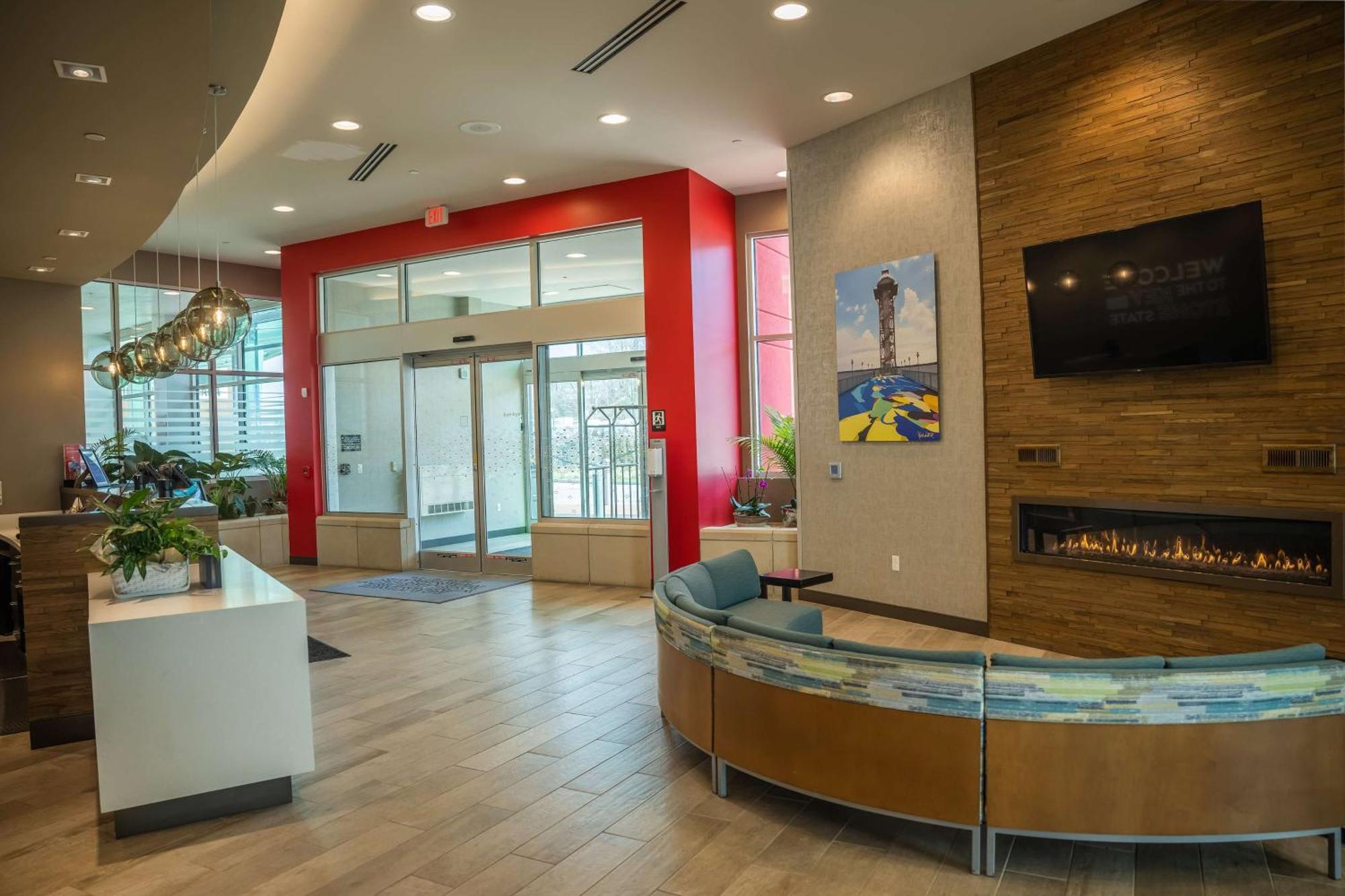 Hampton Inn & Suites Erie Bayfront Экстерьер фото