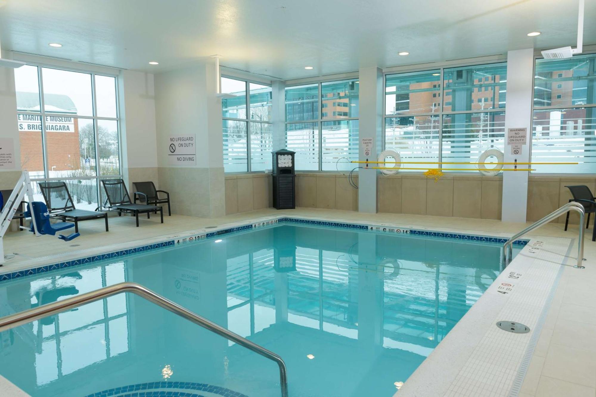Hampton Inn & Suites Erie Bayfront Экстерьер фото